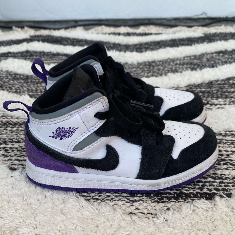 Jordan 1 Mid.
